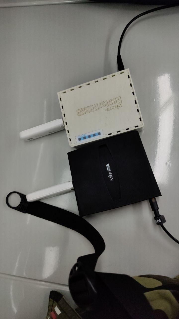 和朋友设备的合照 alt 和朋友设备的合照